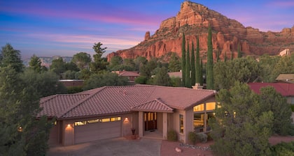 Sedona Among the Rocks: Luxurious 3BR home with stunning Red Rock views in the Chapel Area.