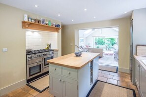 Réfrigérateur, micro-ondes, four, lave-vaisselle