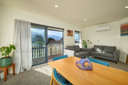 Location | Ocean and Mountain Views | Backyard - KK6451