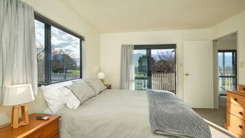 2 habitaciones, tabla de planchar con plancha, wifi y ropa de cama