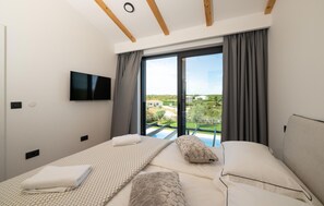 2 dormitorios, cuna de viaje, wifi gratis y ropa de cama