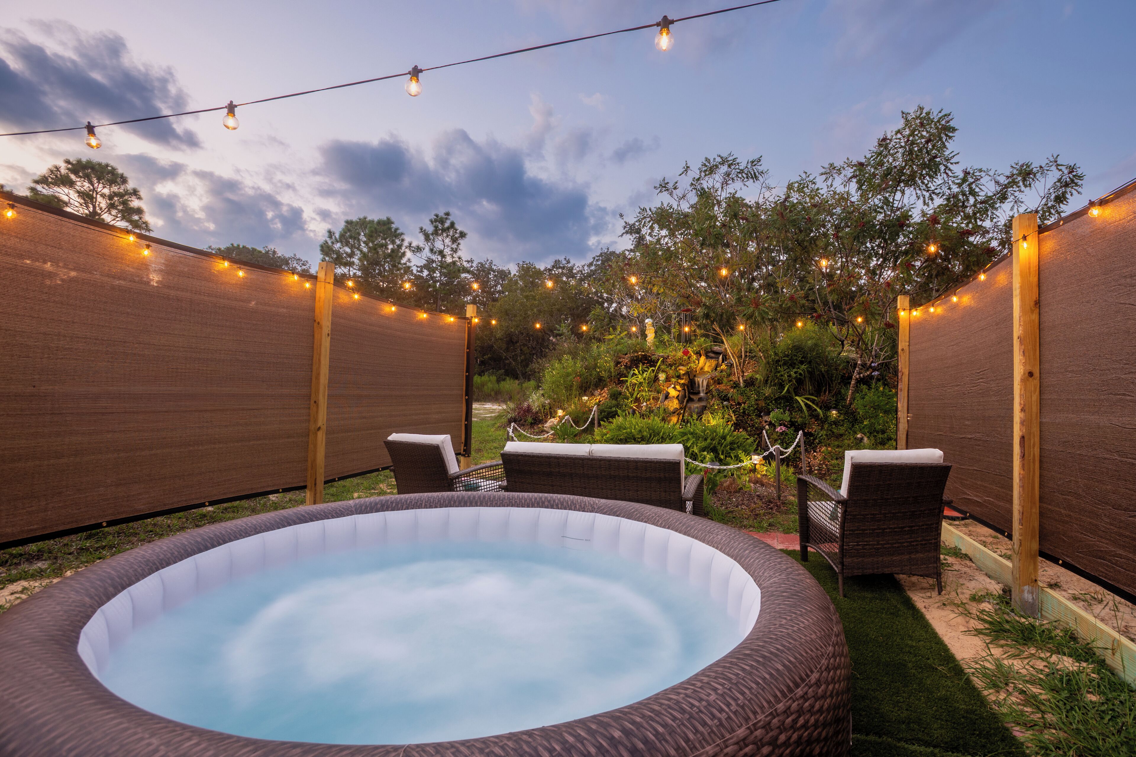 Tina de hidromasaje al aire libre