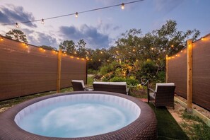 Outdoor spa tub - Waterfall Suite ~Private Hot Tub~Zen at the Palms! (Homosassa)