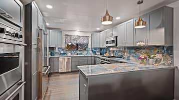 Fridge, oven, dishwasher, coffee/tea maker