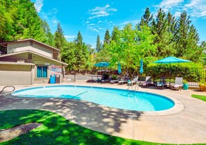 Pool - The Parlour House at the Fainting Couch (Cobb)