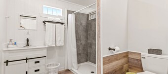 Cabin #2 A Joyful Place 5 Star Adult Resort minutes from scalloping & fishing
