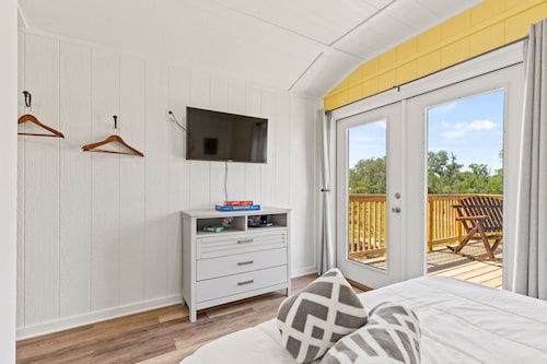 Cabin #2 Zen At The Palms 5 Star Adult Resort  minutes from scalloping & fishing