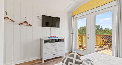 Cabin #2 Zen At The Palms 5 Star Adult Resort minutes from scalloping & fishing