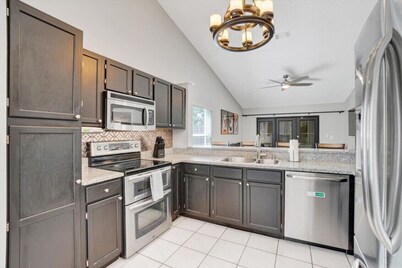 New! Sunroom Sanctuary | Hot Tub | Air Hockey