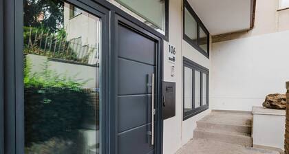 Upscale Colina Studio w/ Pool, Doorman, Washer & A/C, by Blueground