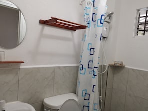 Standard Double Room, Courtyard View | Bathroom