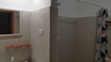 Comfort Quadruple Room | Bathroom | Shower, free toiletries, soap, shampoo