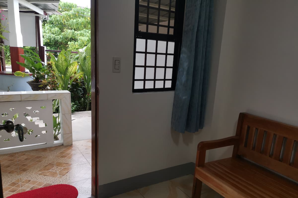 Habitación doble estándar, vista al patio | Escritorio, espacio para trabajar con laptop y wifi gratis