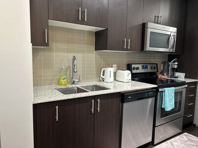 Bright Spacious Clean Condo Apartment in Markham- Walk to everything!