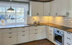 Fridge, microwave, oven, stovetop - Awesome home in Tranås with sauna (Tranås)