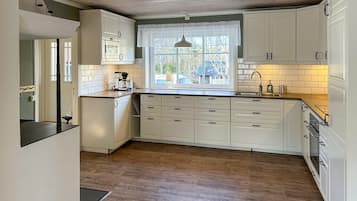 Køleskab, ovn, kogeplade, opvaskemaskine