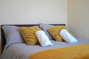 2 bedrooms, iron/ironing board, WiFi, bed sheets