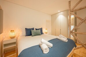 2 habitaciones, escritorio, tabla de planchar con plancha y internet 