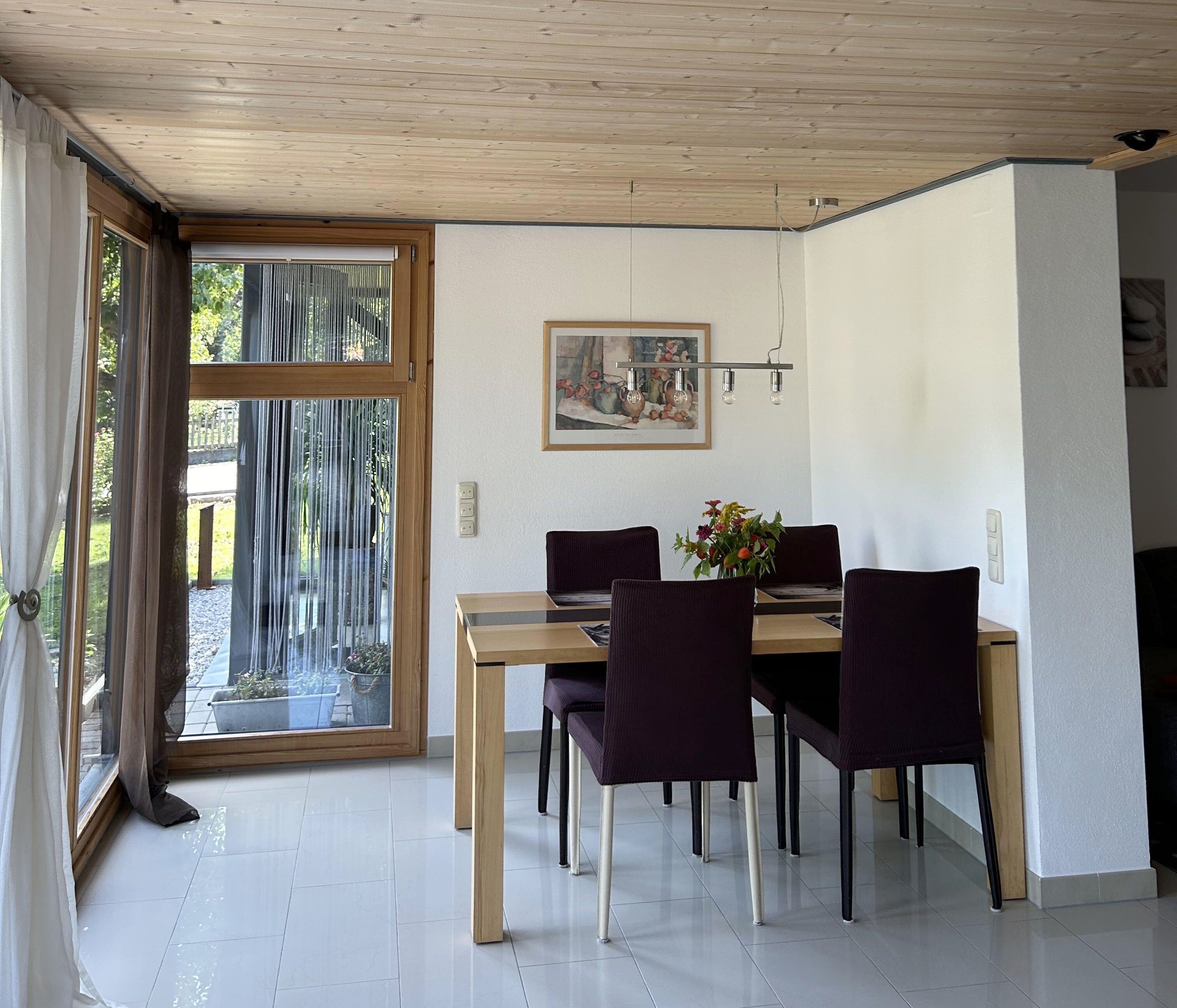 Ferienwohnung mit Terrasse-Essbereich im offenen Wintergarten mit direktem Zugang zur Terrasse