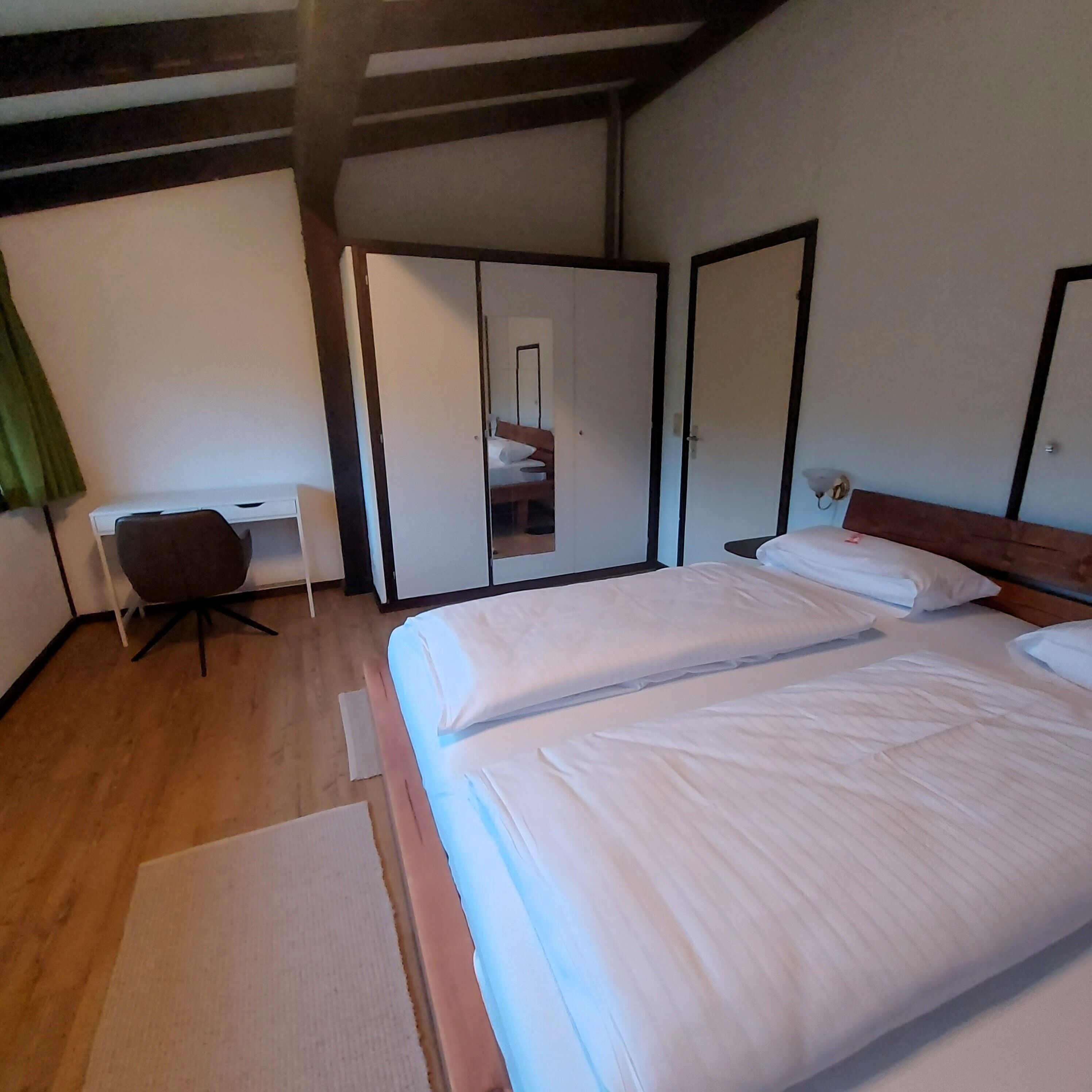 2 Schlafzimmer, Schreibtisch, Bügeleisen/Bügelbrett, kostenloses WLAN