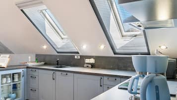 Fridge, oven, stovetop, dishwasher