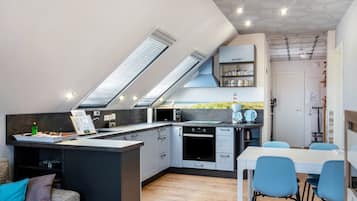 Kühlschrank, Ofen, Herdplatte, Geschirrspüler