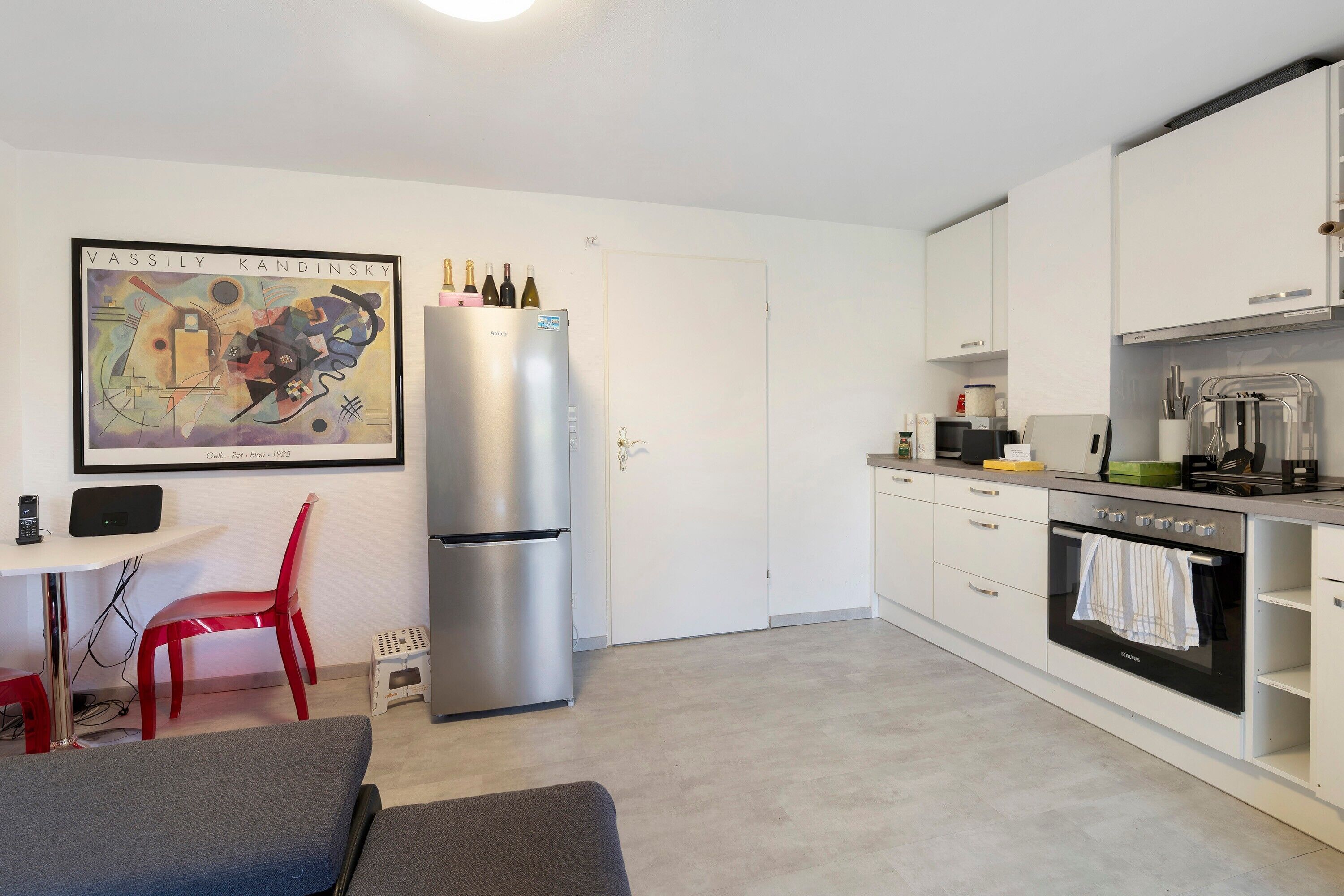 Refrigerador, microondas, horno y parrilla de estufa 