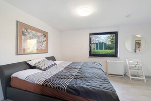 1 habitación, tabla de planchar con plancha, wifi gratis y ropa de cama 