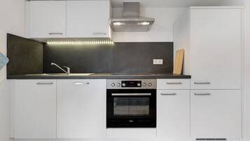 JÀÀkaappi, uuni, liesi, astianpesukone