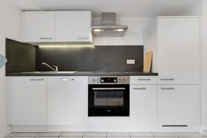 Geladeira, fogão, cooktop, lava-louças