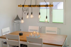 Dining - Holiday Apartment Upper Floor with Private Garden, Wi-Fi and Air Conditioning (Friesenheim)