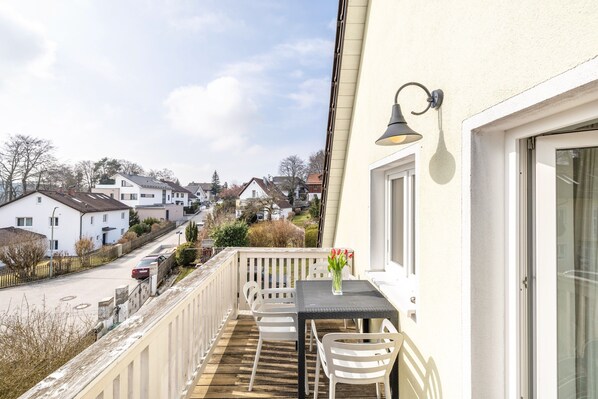 Unclassified image, 1 of 25, button