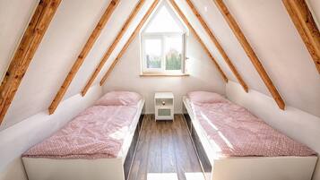 2 bedrooms, iron/ironing board, free WiFi, bed sheets