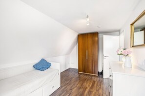 2 quartos, ferros/tábuas de passar roupa, Wi-Fi de cortesia