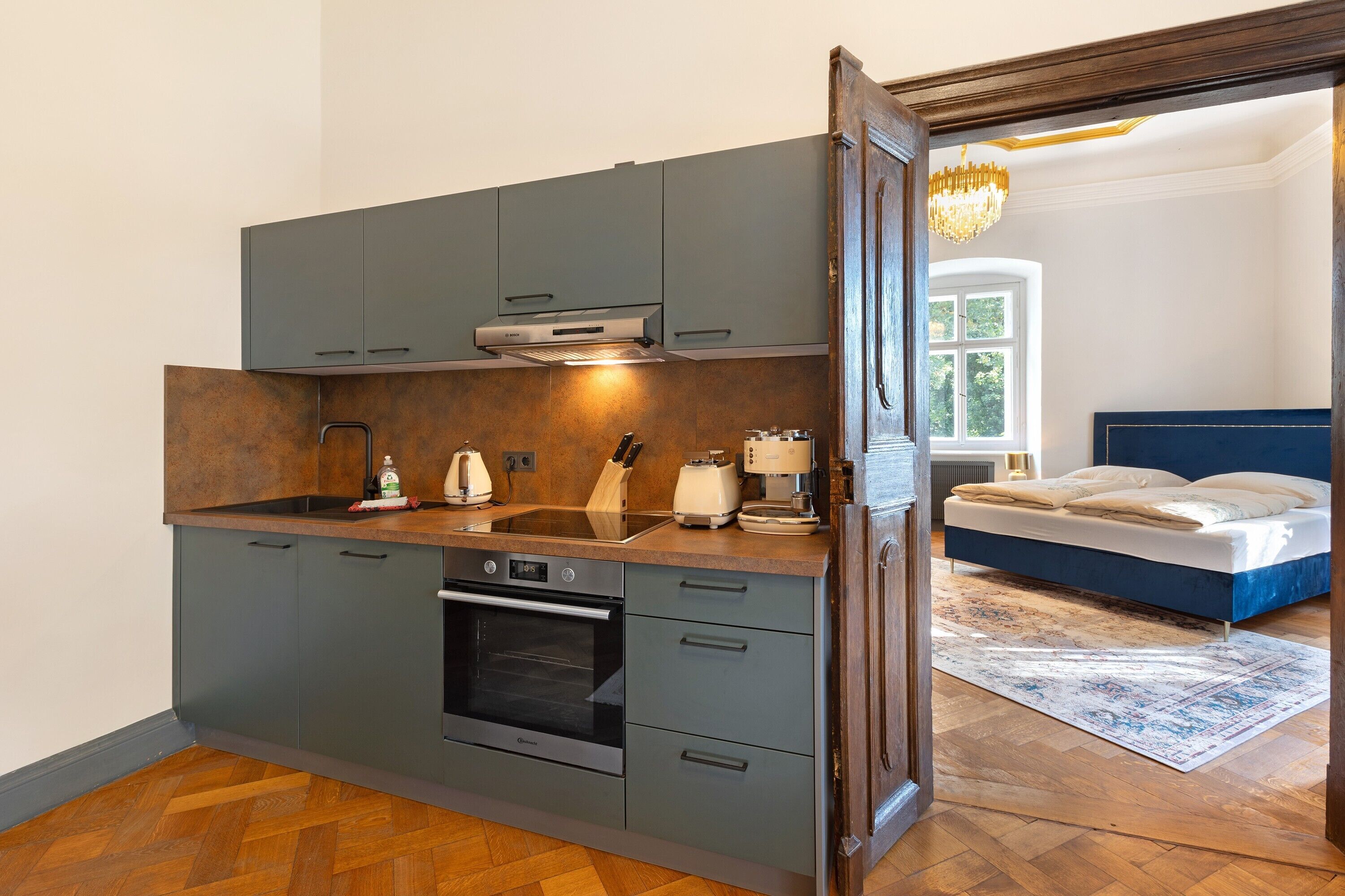 Fridge, oven, stovetop, dishwasher