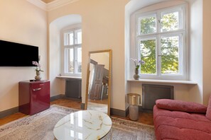TV, fireplace, ping pong - Apartment 'Suite' with Shared Pool, Shared Terrace and Wi-Fi (Vitzenburg)