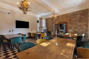 Dining - Apartment 'Sophie' with Shared Pool, Shared Terrace and Wi-Fi (Vitzenburg)