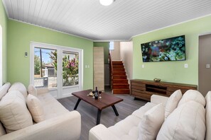 Villa | 4 bedrooms - Renovated 4br2ba w Private Pool in Prime Location (Noord)
