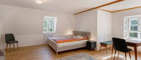 2 عدّة غرف نوم وواي فاي مجانًا وملاءات أسرّة