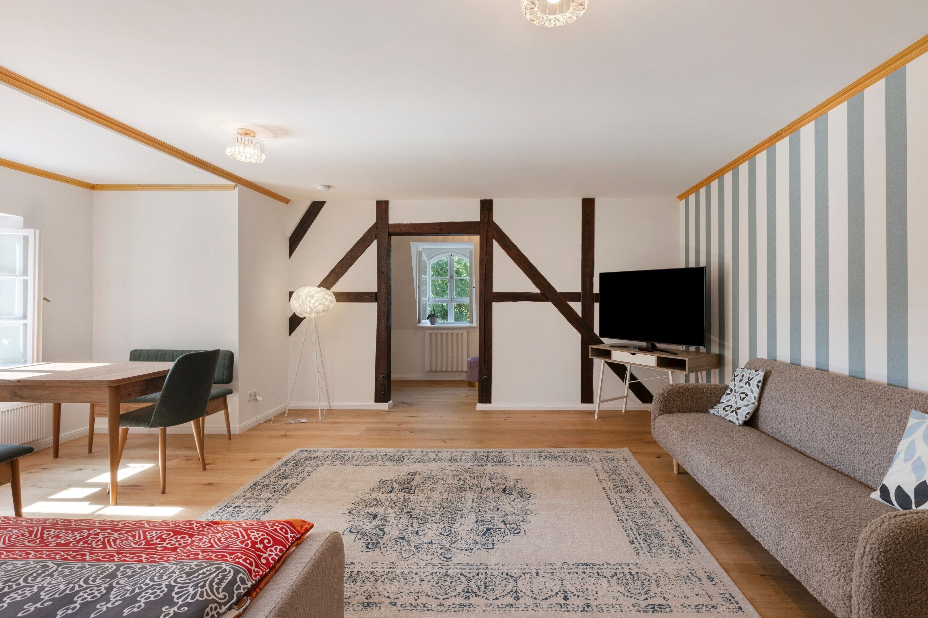 Fernseher, Tischtennisplatte