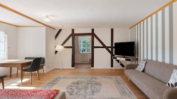Tv och ett bordtennisbord