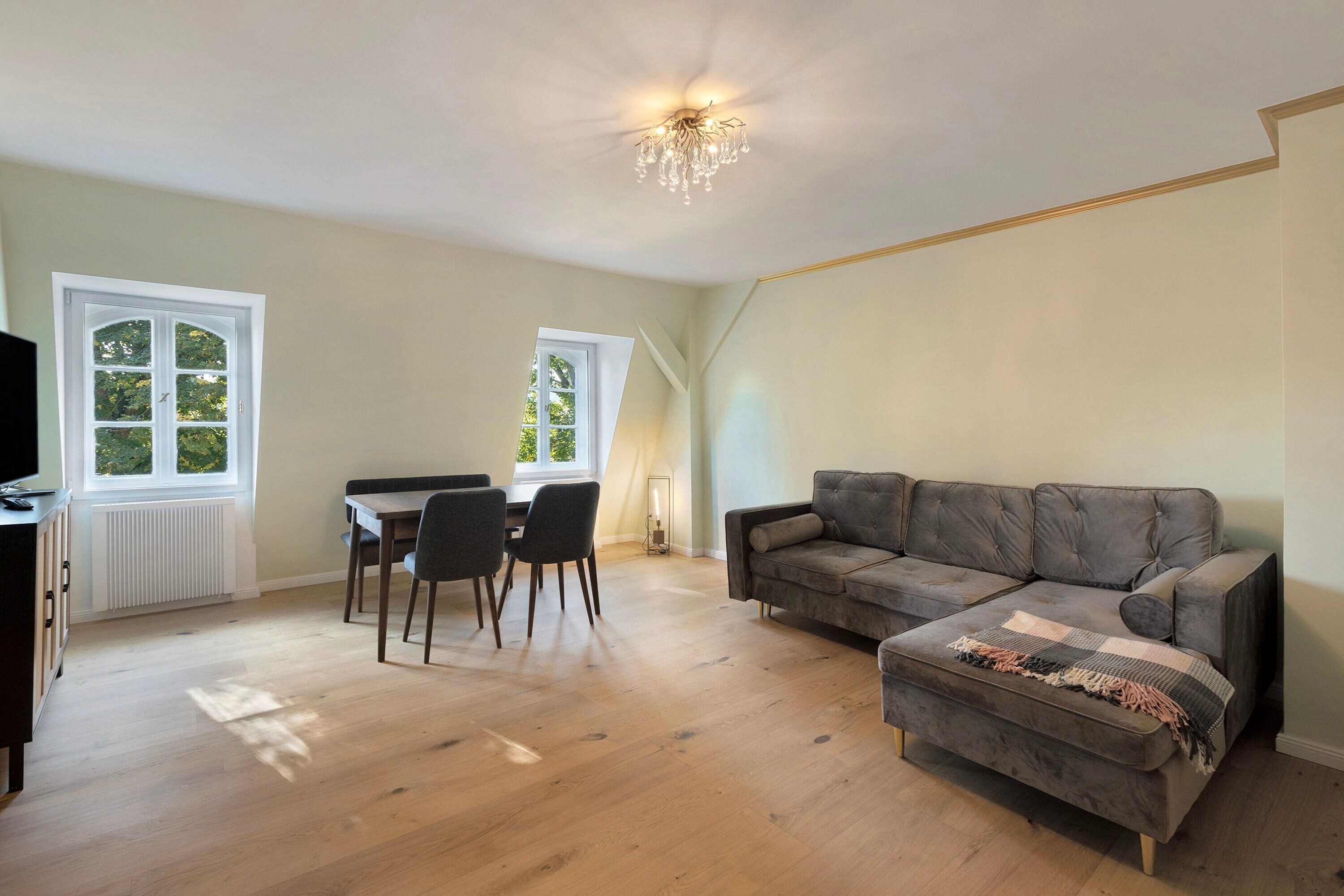 Televisión, mesa de ping pong