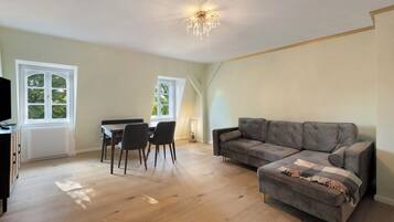 Televisión, mesa de ping pong