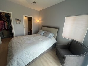 2 bedrooms, internet, bed sheets