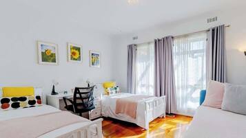 3 chambres, fer et planche à repasser, Wi-Fi, draps fournis