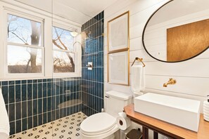 Shower, jetted tub, hair dryer, towels