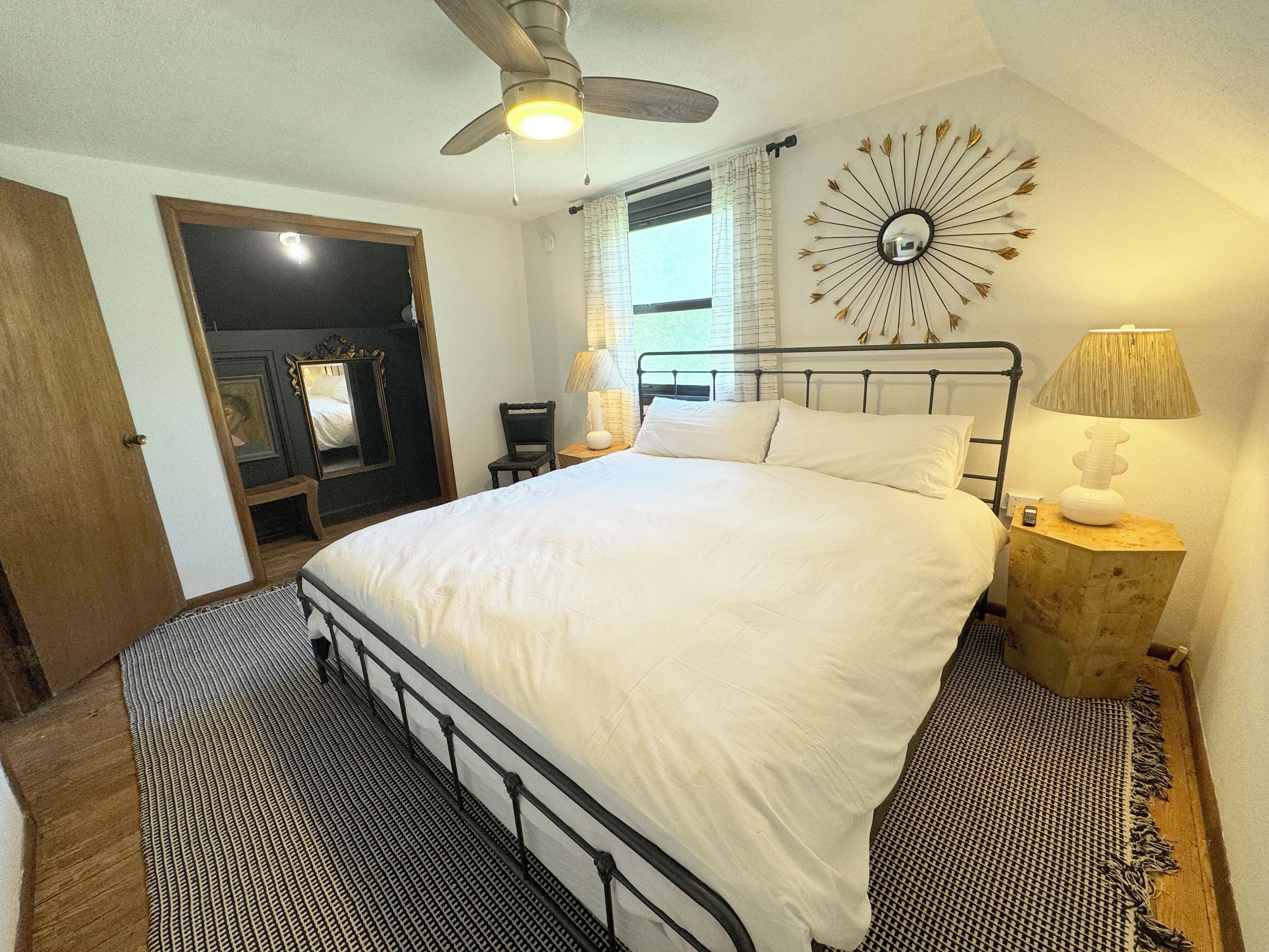 3 عدّة غرف نوم وواي فاي وملاءات أسرّة