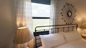 3 bedrooms, WiFi, bed sheets