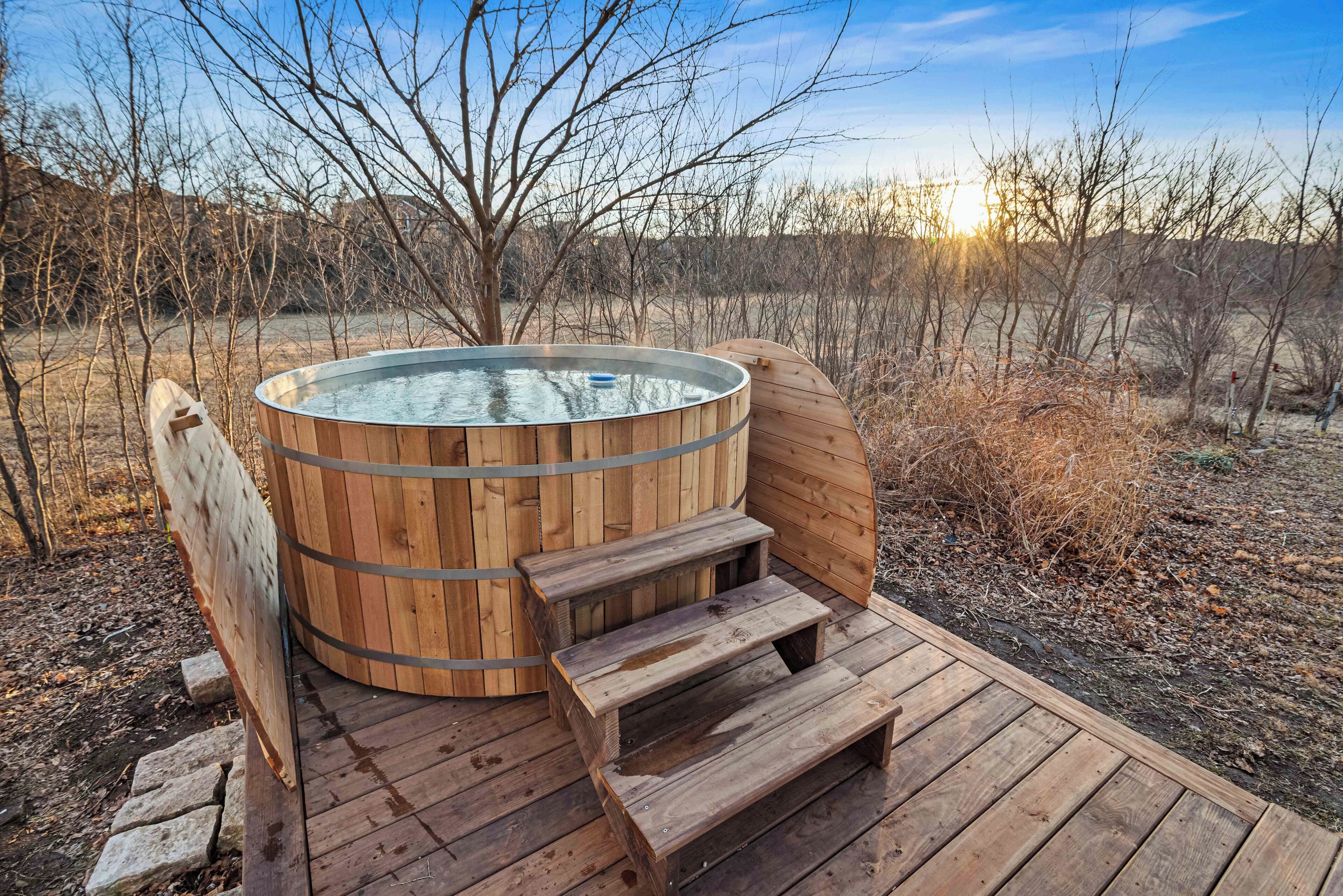 Outdoor spa tub
