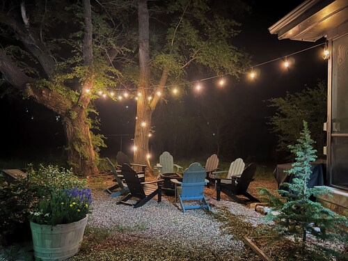 Sherwood Farmhouse: A Stylish Escape in Manhattan  – Your Home Away From Home!